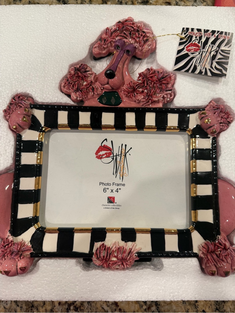 Lynda Corneille’s “sealed with a kiss” ceramic picture frame pink poodle NIB